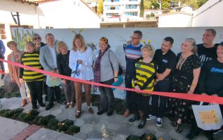 Mural ribbon cutting ceremony